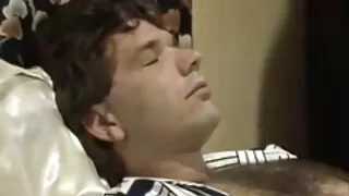 Handjob ແລະ blowjob ອ່ອນໂຍນຈາກ brunette ເປັນ