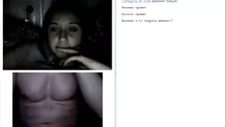 ເດັກຍິງຜົມສີດໍາດູດ cock ຄ່ອຍໆ