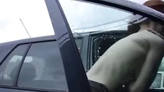 ຄວາມງາມທີ່ມີ tits ທໍາມະຊາດໄດ້ຮັບການສ້າງຄວາມຫມັ້ນແລະ fucking
