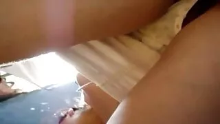 ເດັກນ້ອຍນັກຮຽນໃຫ້ blowjob ແລະໄດ້ຮັບການໂຫຼດໄດ້