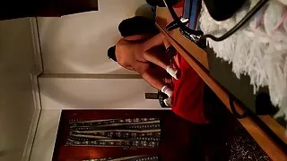 Sexy babe ກັບ shaved pussy ໃຫ້ blowjob