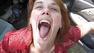 ເດັກຍິງດູດ dick ໃສ່ແວ່ນຕາກັນແດດ