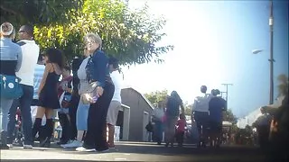 ເດັກຍິງທີ່ມີ pussy ຊຸ່ມ jumps ສຸດ cock