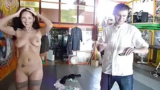 Bitch ມີ tits ທໍາມະຊາດແລະ fuck rough