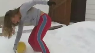 Horny milf ຫຼິ້ນກັບ buttplug ຂະຫນາດໃຫຍ່