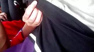 ຫຼີ້ນກັບ tits ໃຫຍ່ຕະຫຼອດຂອງນາງ