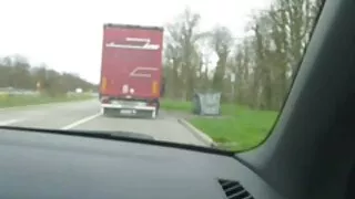 ລູກໄກ່ຢູ່ໃນຕໍາແໜ່ງ 69