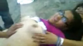 ອ່ອນໂຍນ blowjob ຈາກ gf ກັບ tits ທໍາມະຊາດ